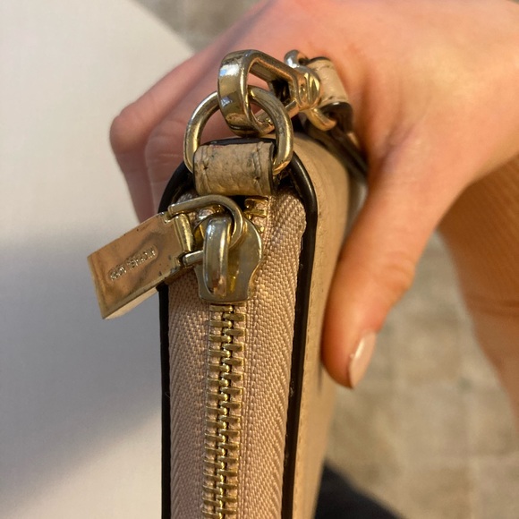 Michael Kors Wrist Wallet - Picture 3 of 8